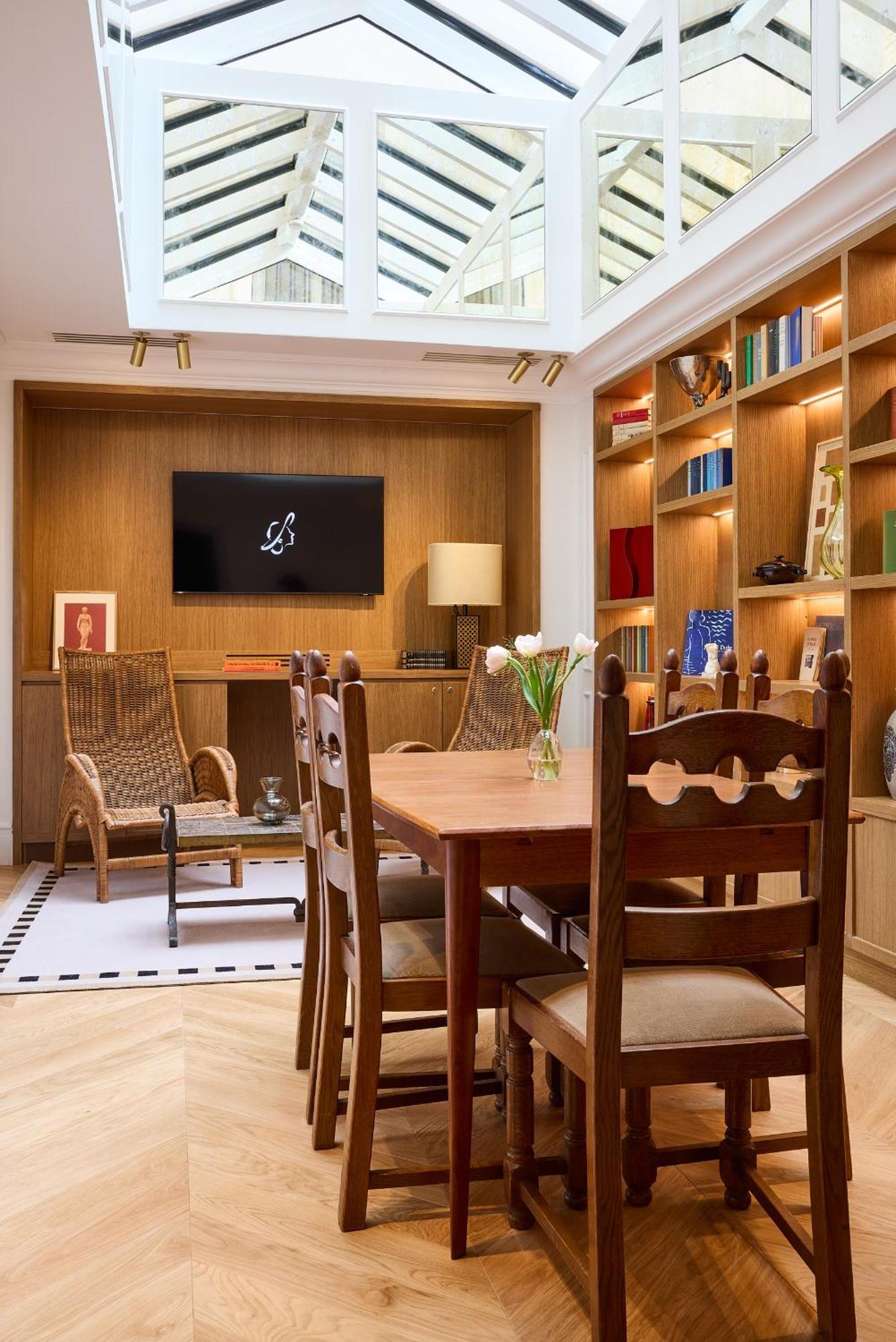 Noucha Hotel 4*